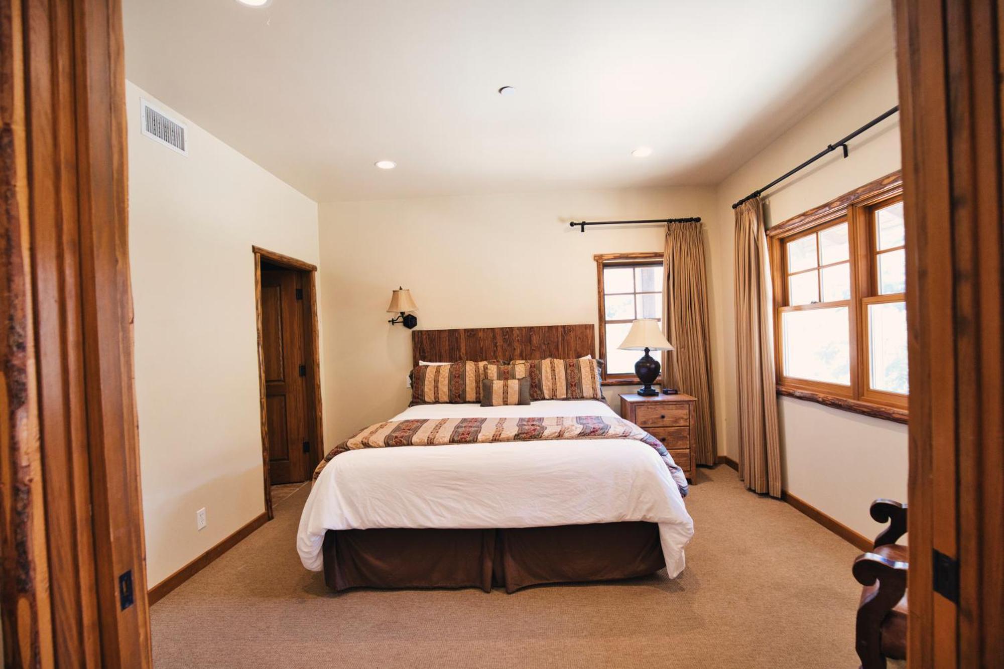Circle Bar B Guest Ranch 4*