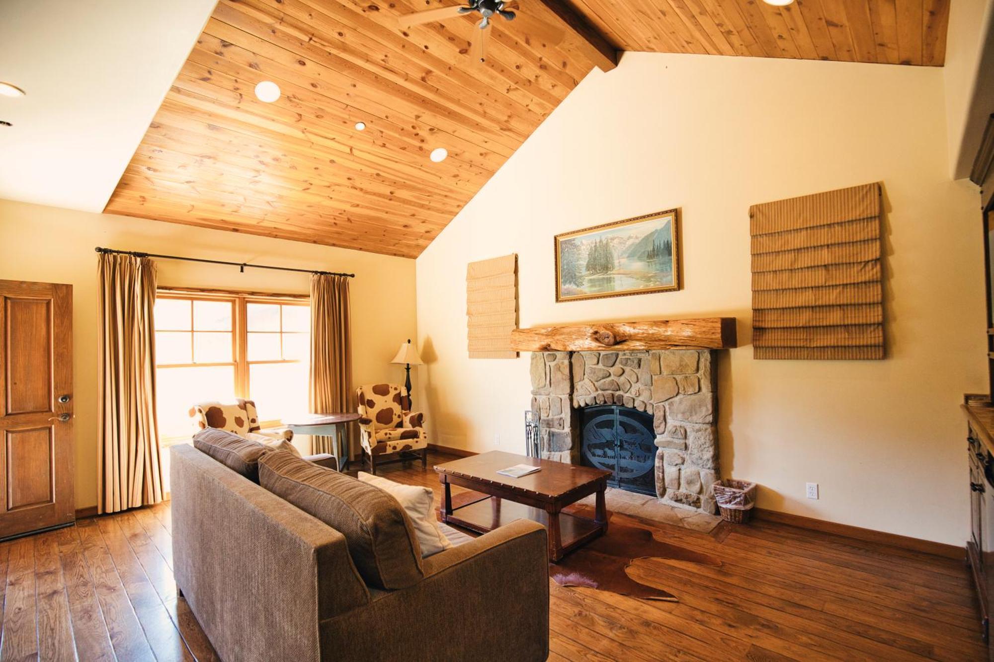 Circle Bar B Guest Ranch 4* Capitan