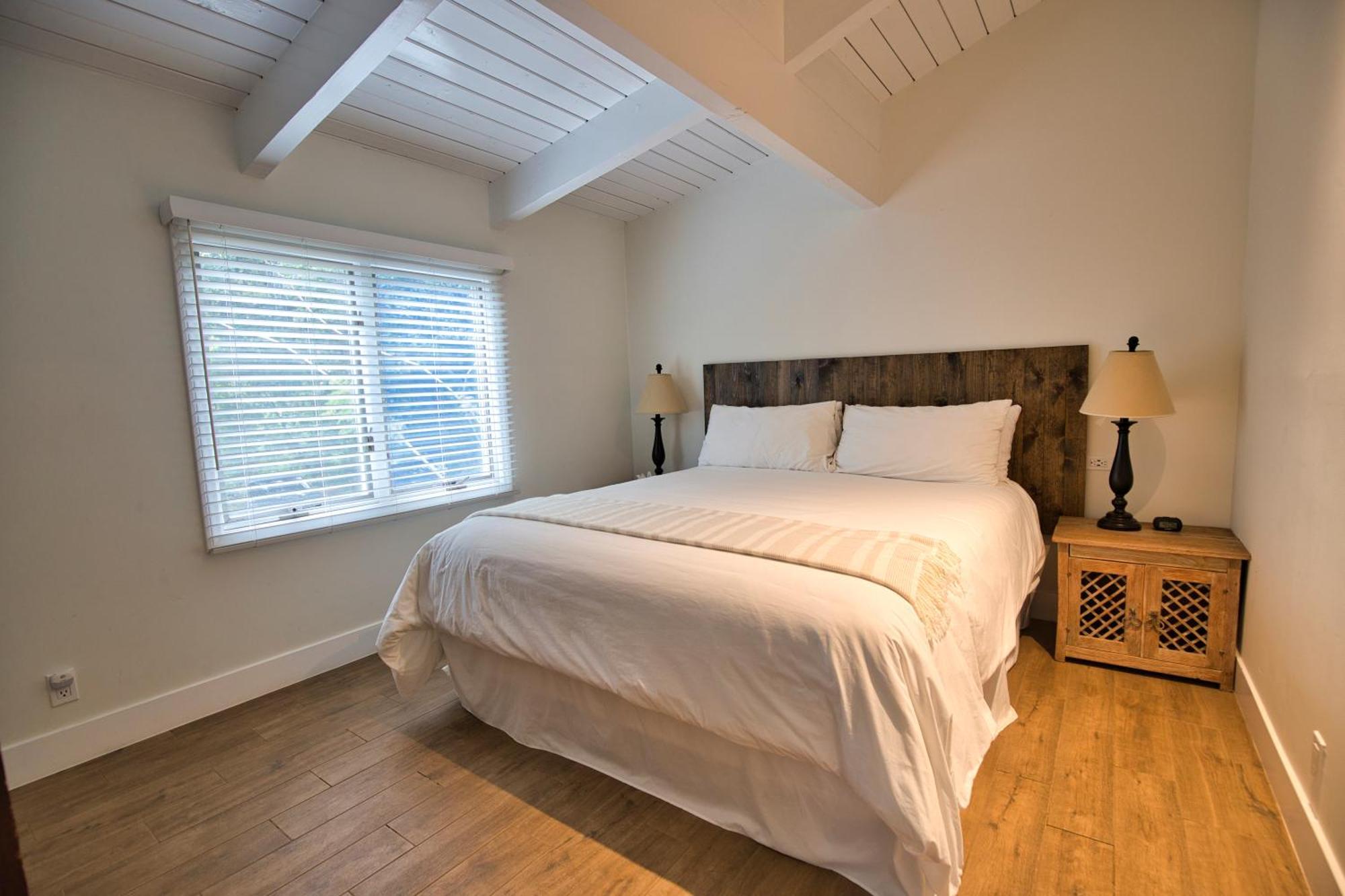 Hotel Circle Bar B Guest Ranch 4*