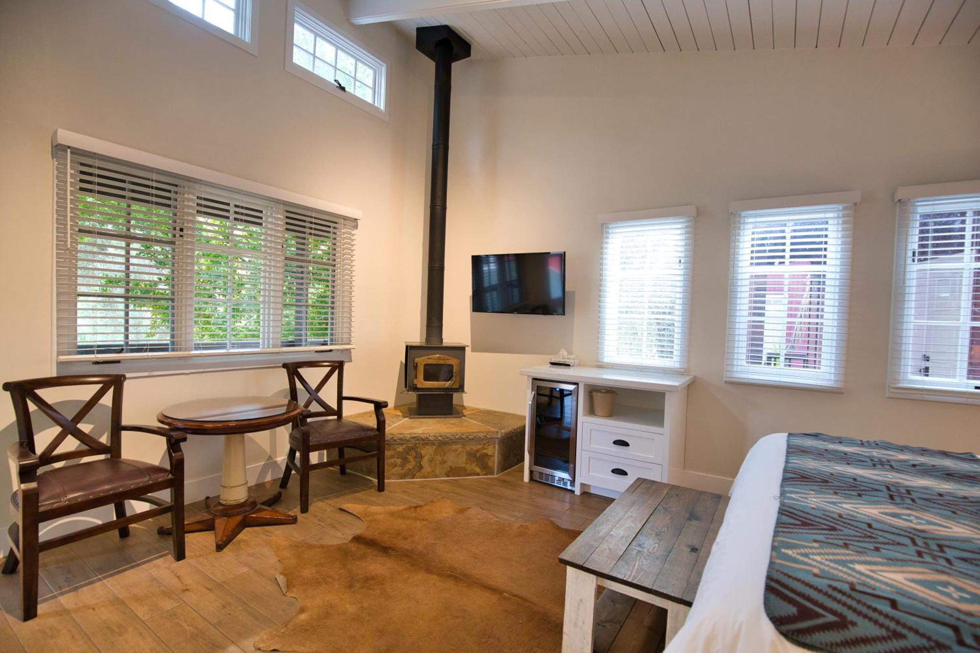 Circle Bar B Guest Ranch 4*