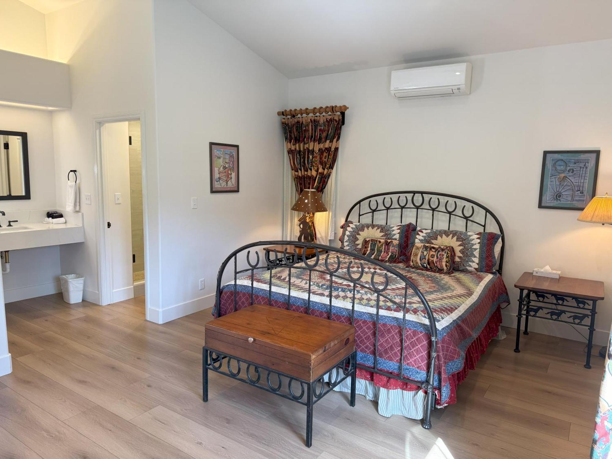 Circle Bar B Guest Ranch 4*