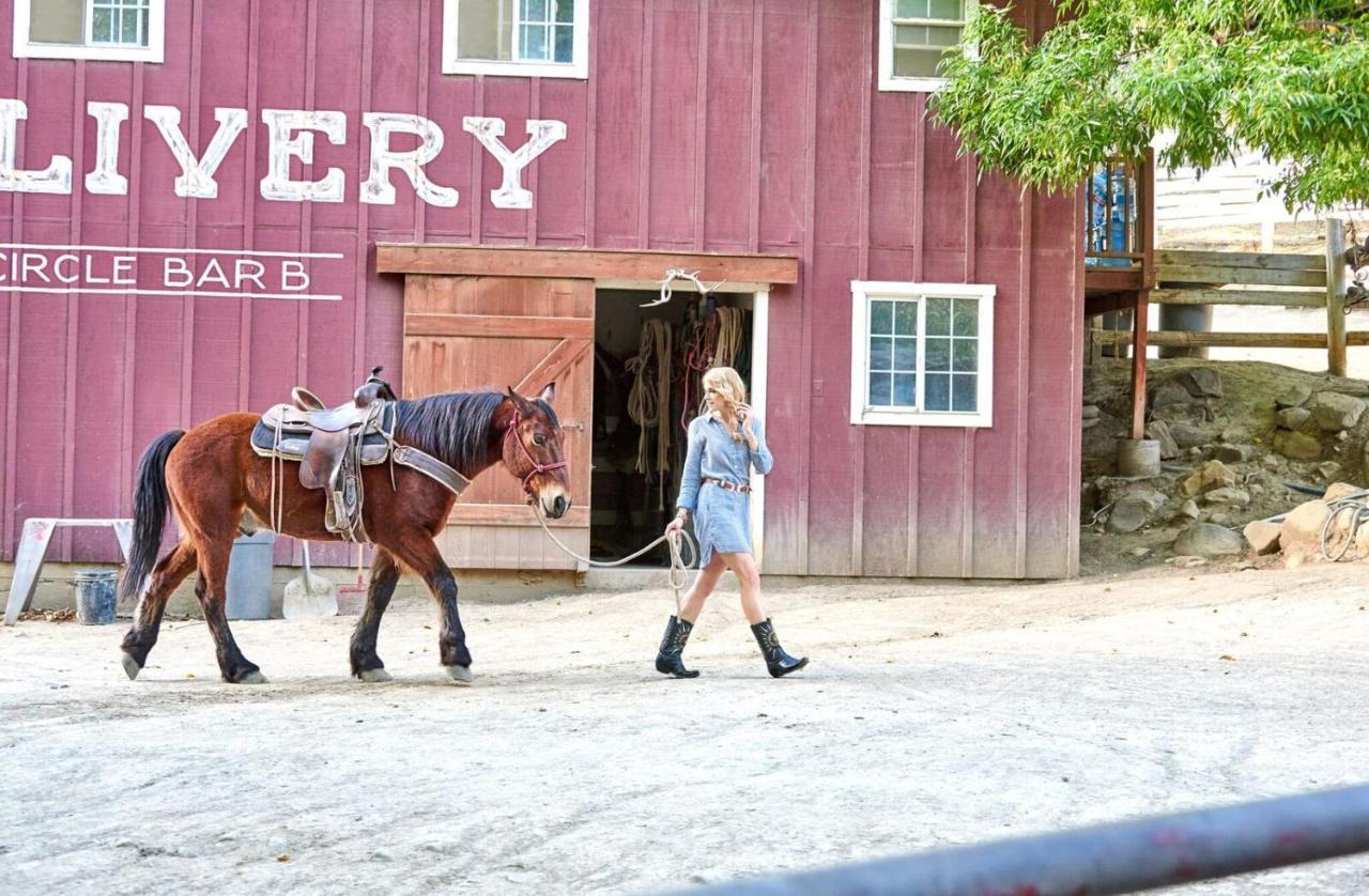 Circle Bar B Guest Ranch 4*