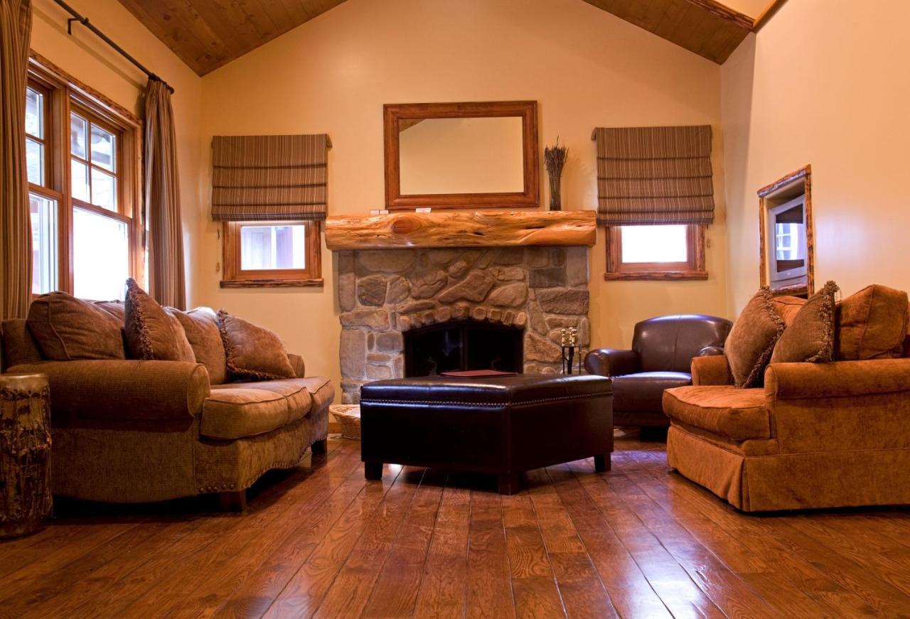 Circle Bar B Guest Ranch Hotel 4*